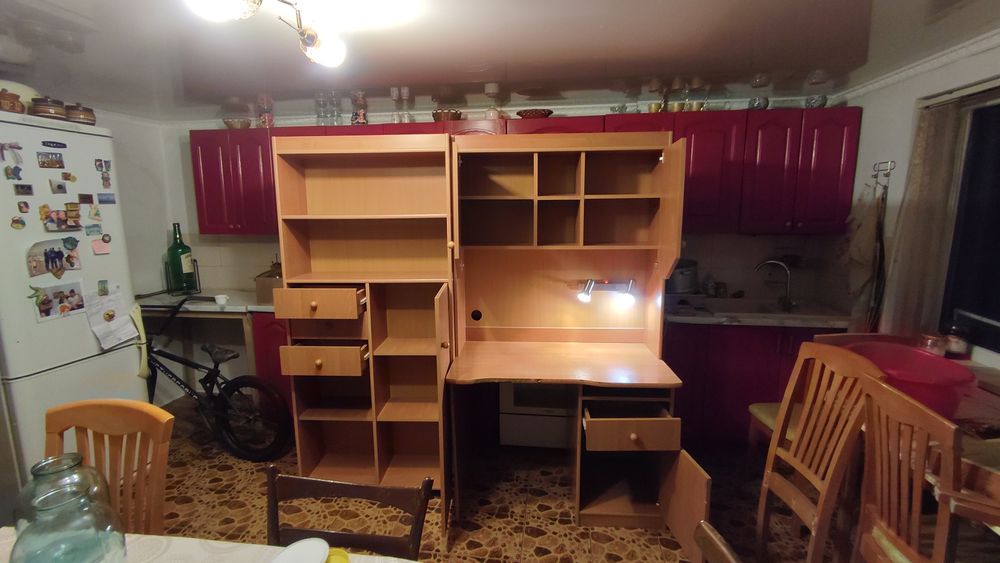 Мебель в детскую  Письменный стол