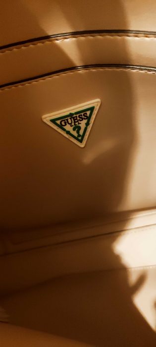 GUESS оригинална чанта