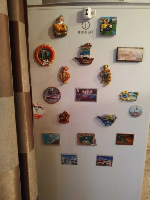 Холодильник Indesit,рабочий,только не морозит,нужно фреон закачать.Б/у