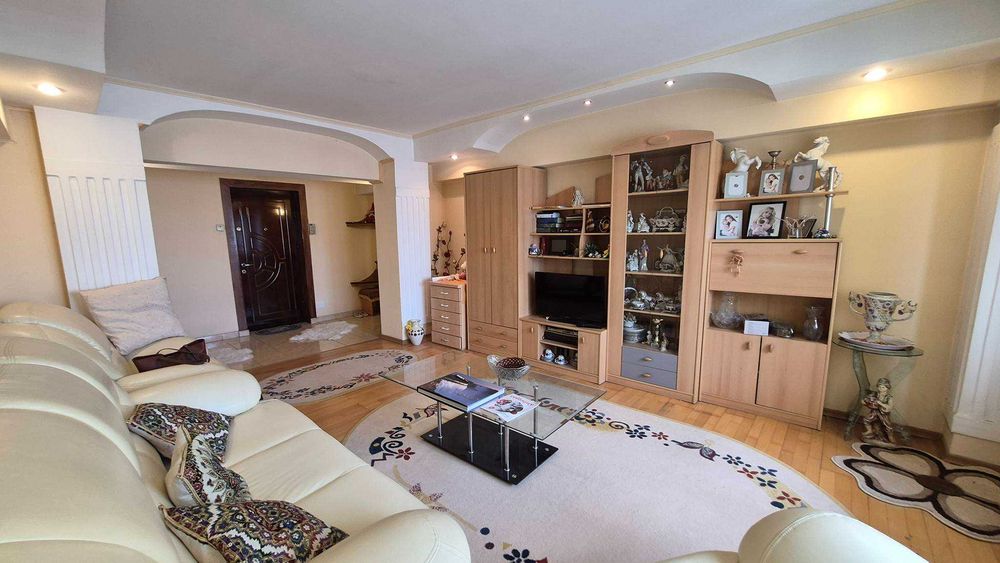 Apartament 3 camere la cheie in Onesti, zona de jos , 0757//678//898 .