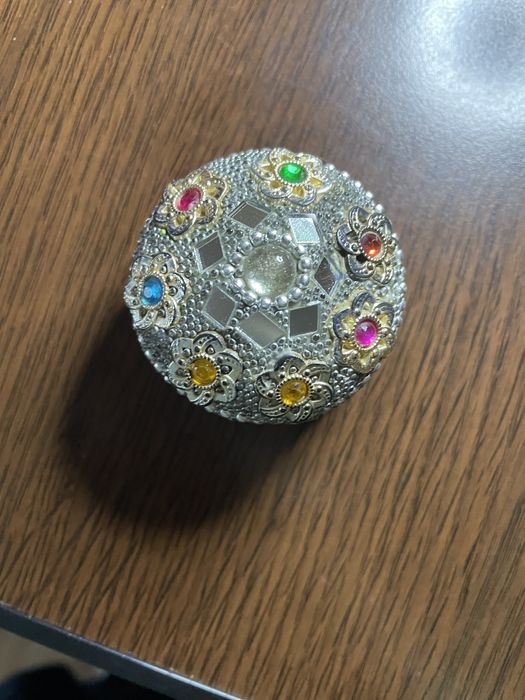 Cutiuta cu flori poleite cu aur si argint