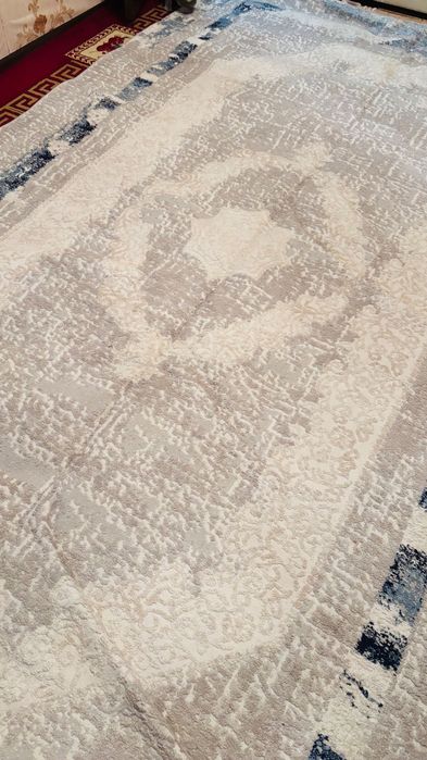 Ковер в детскую серого цвета