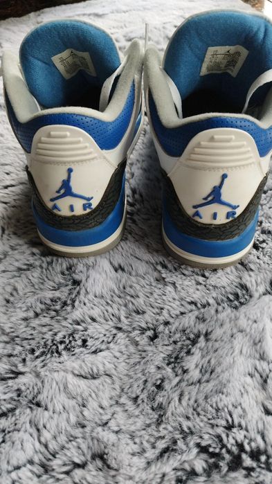 Jordan 3 University Blue