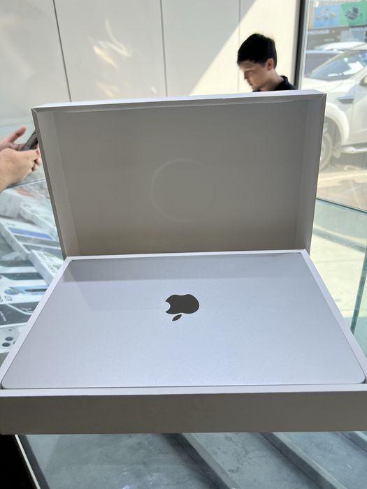 MacBook Air M5 chip 16/512