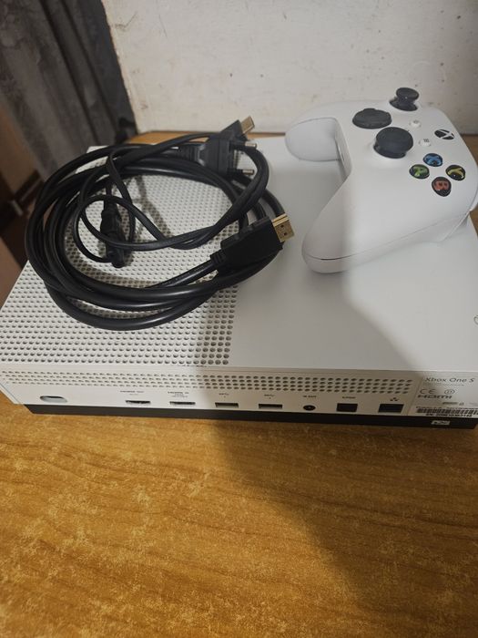 Vând xbox one s disc edition