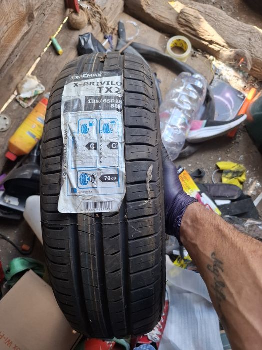 Vand 1 anvelopa 185 65 15 traxmax noua de vara