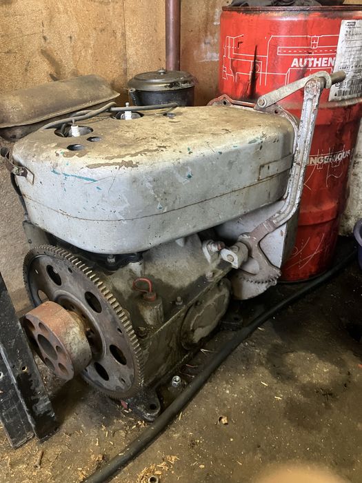 Двуцилиндров двигател от агрегат