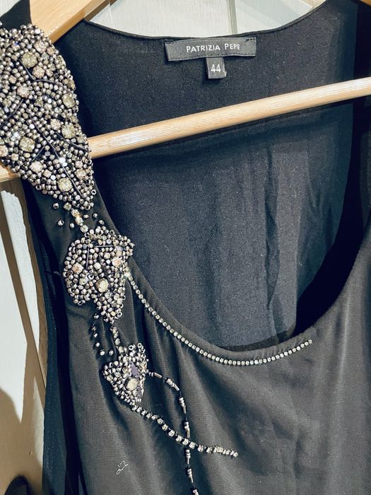 Елегантна черна рокля на Patrizia Pepe