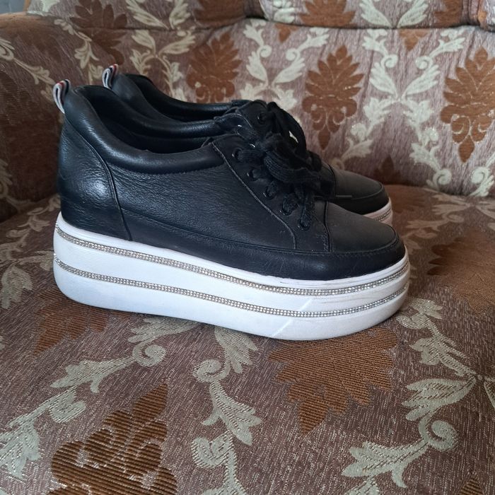 Продам кожаную обувь