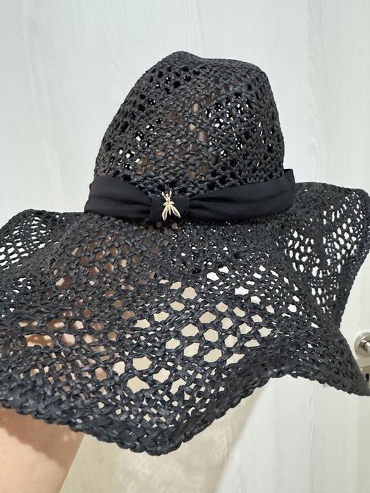 Нова плетена капела Patrizia Pepe