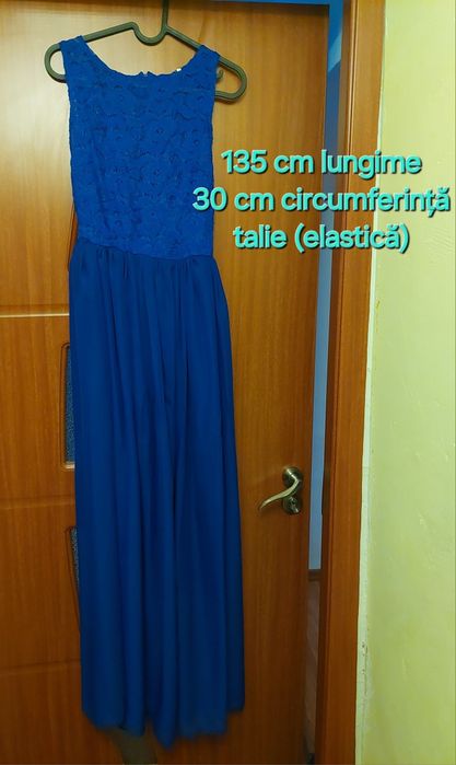 Rochie lungă crăpată pe picior