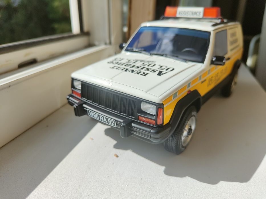 Macheta Jeep Cherokee 1/18