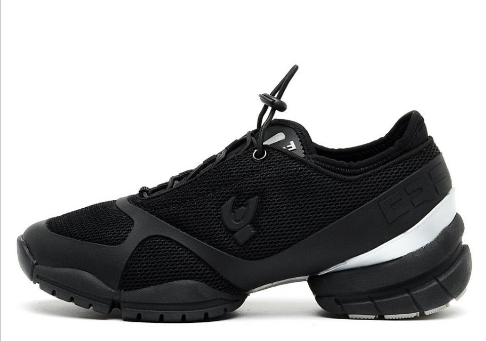 Продам кроссовки