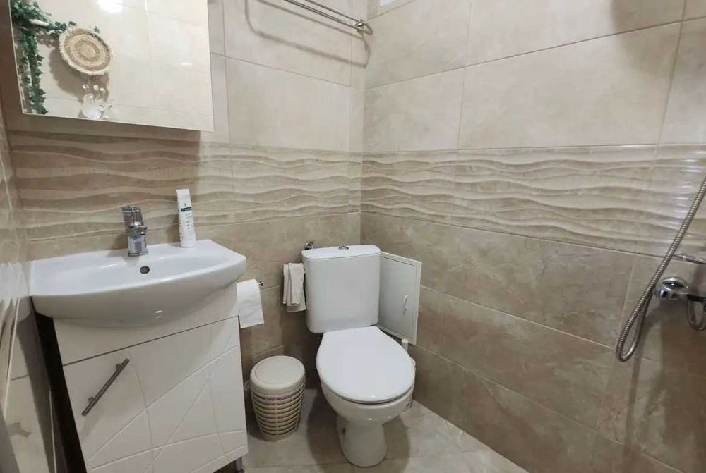 Продава двустаен апартамент в кв. Дружба 1