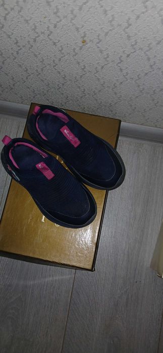 Продам кроссовки детские