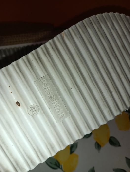 Pull & Bear N 40 кожени чехли - 19 лв