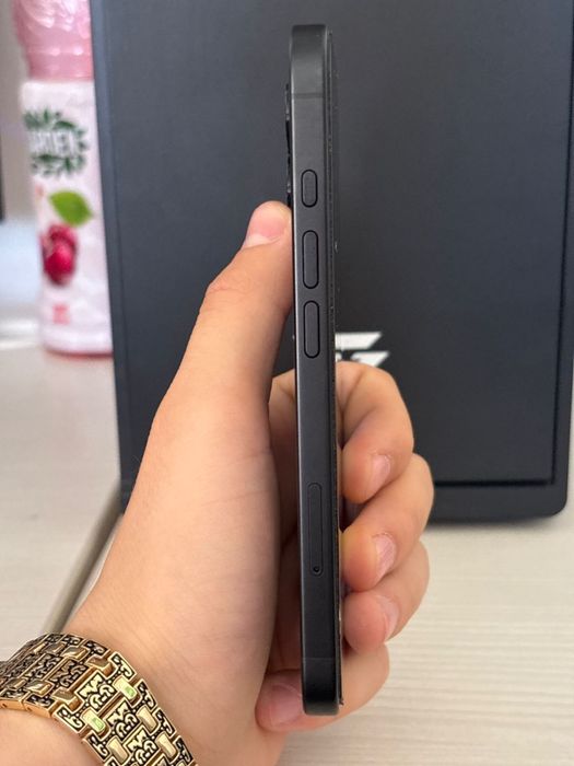 Продам Айфон 16