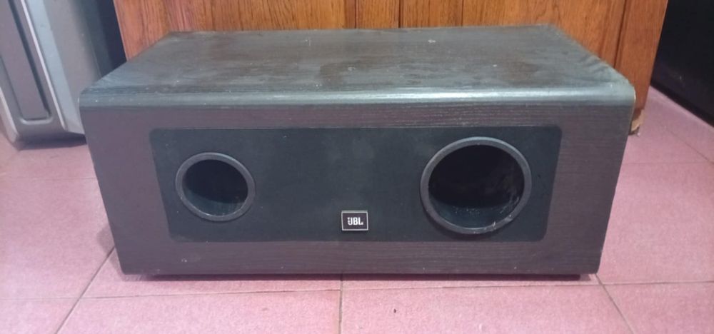 Vând subwoofer JBl
