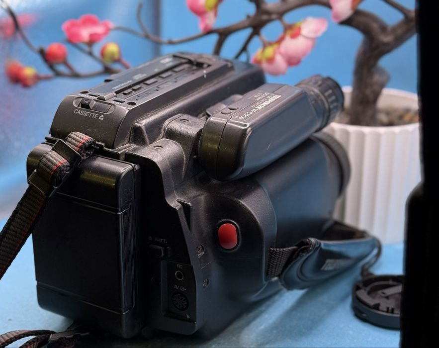 Компактна аналогова видеокамера Telefunken Compact Videomovie C1300