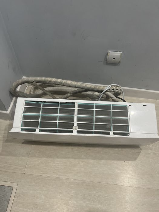 Продаю кондиционер надо заправить фреон