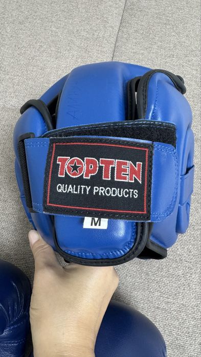 Шлем и перчатки в отличном состоянии