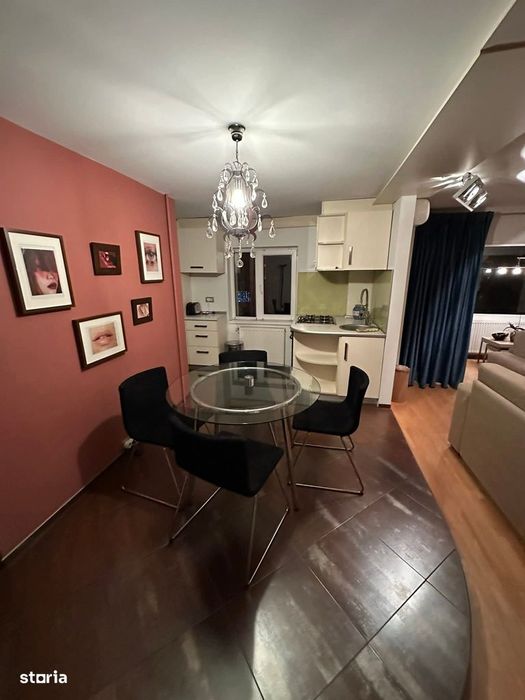 Apartament cu 3 camere, balcon și parchet din lemn