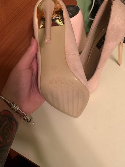 Vand stiletto marimea 35