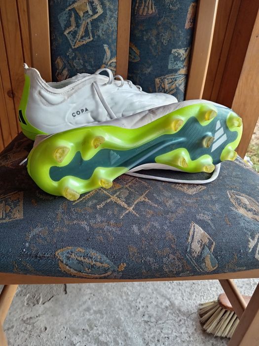 Ghete de fotbal pentru iarba