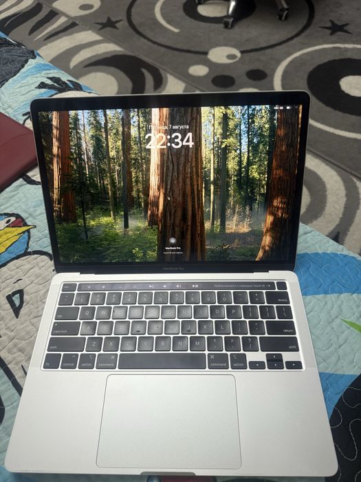 Macbook pro 2020 silver 256 gb