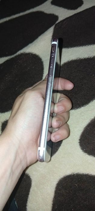 Vând IPhone 7, perfect funcționabil