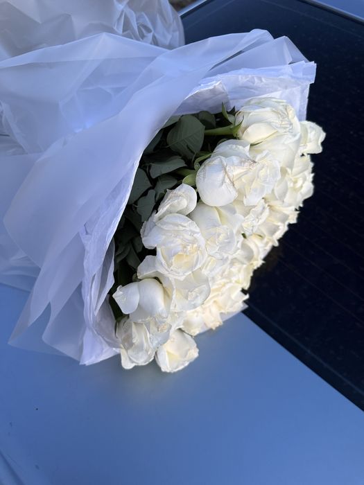 Продам цветы 51 роза белый