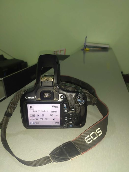 Фотоаппарат Canon 1200d  сотилади!