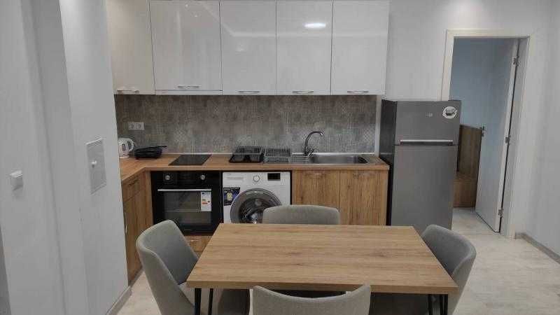 Дава се под наем Двустаен апартамент в Бургас, Лазур - 68 кв.м за 765 € - Снимка #1