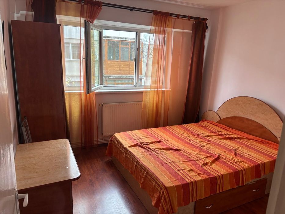 P.F. închiriez apartament 3 camere Micro 3, langa Profi si Hiper Dr.Ma