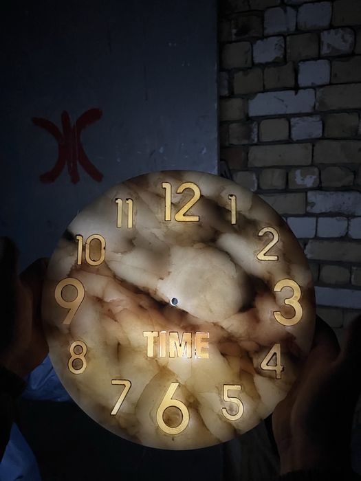 Tabbiy onix  devor saoti