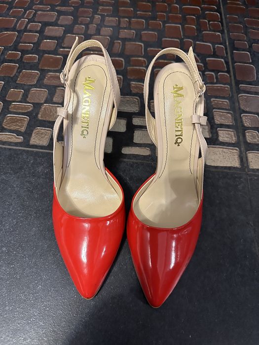 Pantofi cu toc rosii