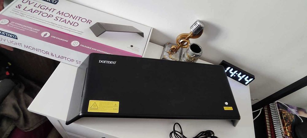Suport pentru monitor și laptop cu lumina UV
