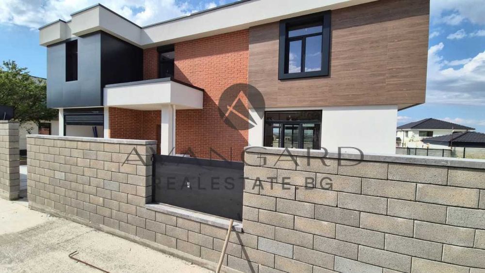 оф.23790 Самостоятелна двуетажна къща/ Марково