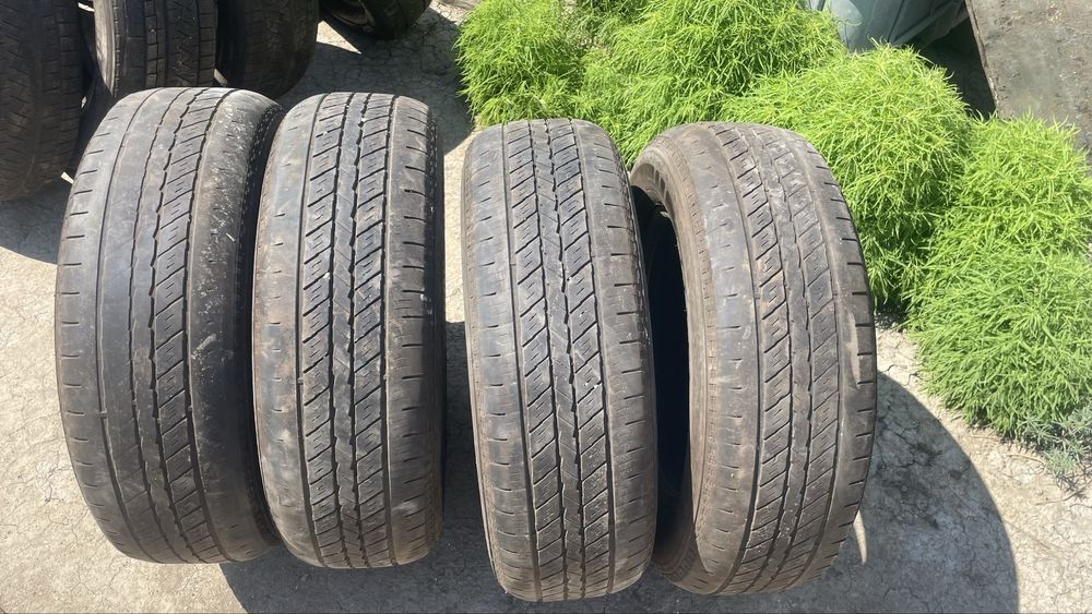 Шины 235/65/R17.