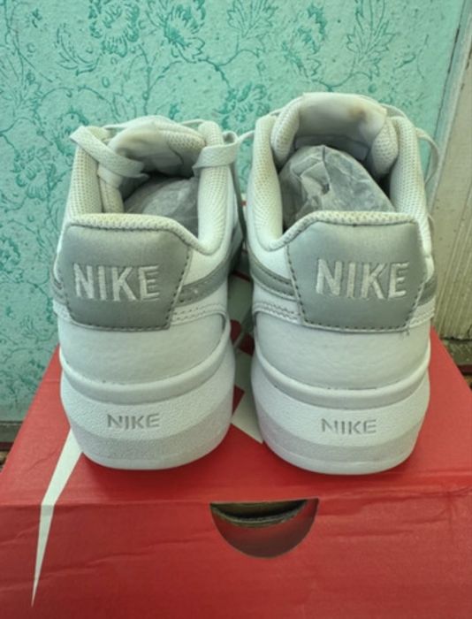 Adidasi Nike Court Vision Alta