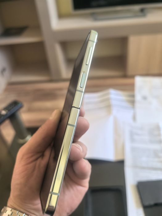 Samsung z flip 5 256G.