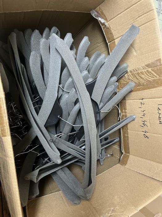 Пластмасови закачалки голяма наличност