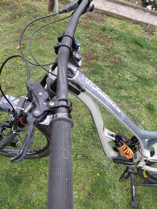 Продавам DH велосипед Commencal Supreme V4 Мулет