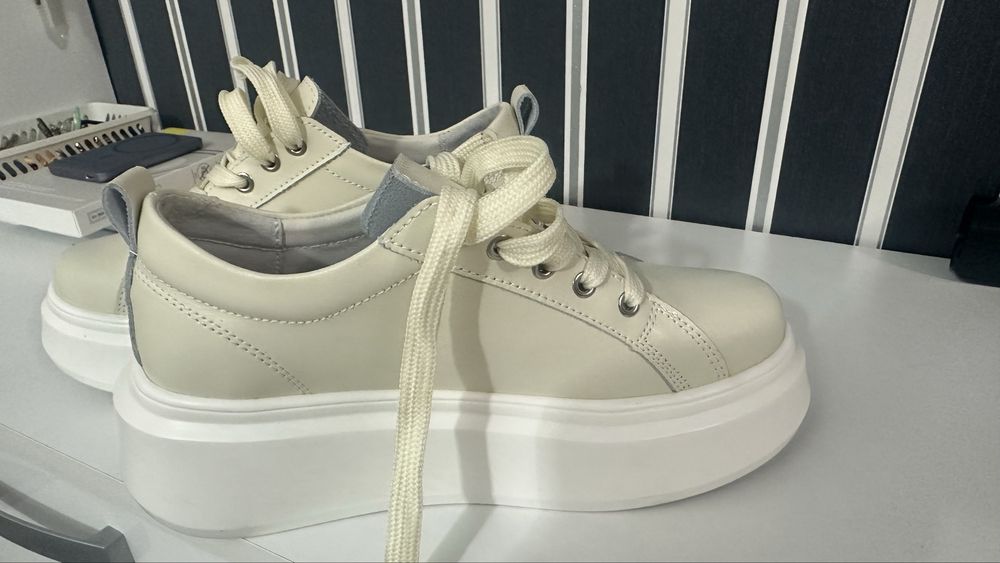 Adidas dama piele