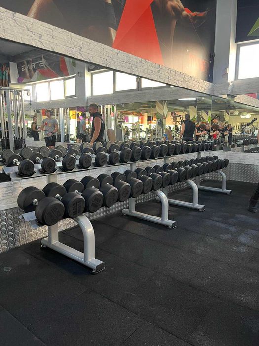 Стойка за дъмбели