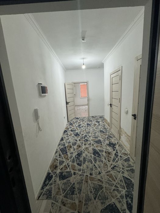 Olmos maxallasi 3/1/16 73 kvadrat kvartira sotiladi