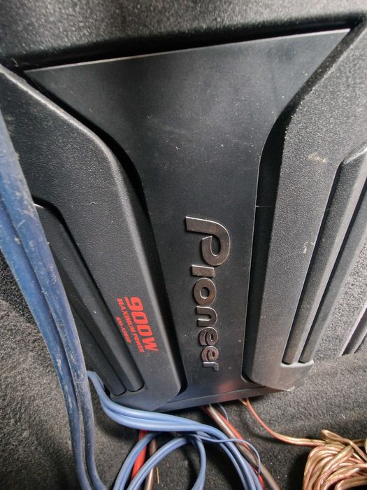 Pioneer - Усилвател и бас каса /линк към видео/