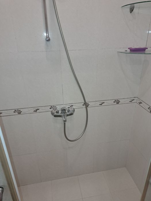 З-стаен апартамент под наем с гараж в центъра