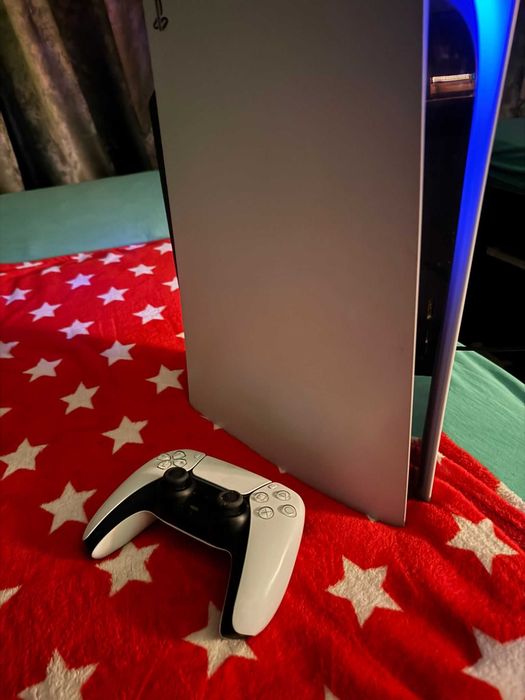 vand PS5, 1TB, 2 manete, statie de incarcat manete, ventilator ps5