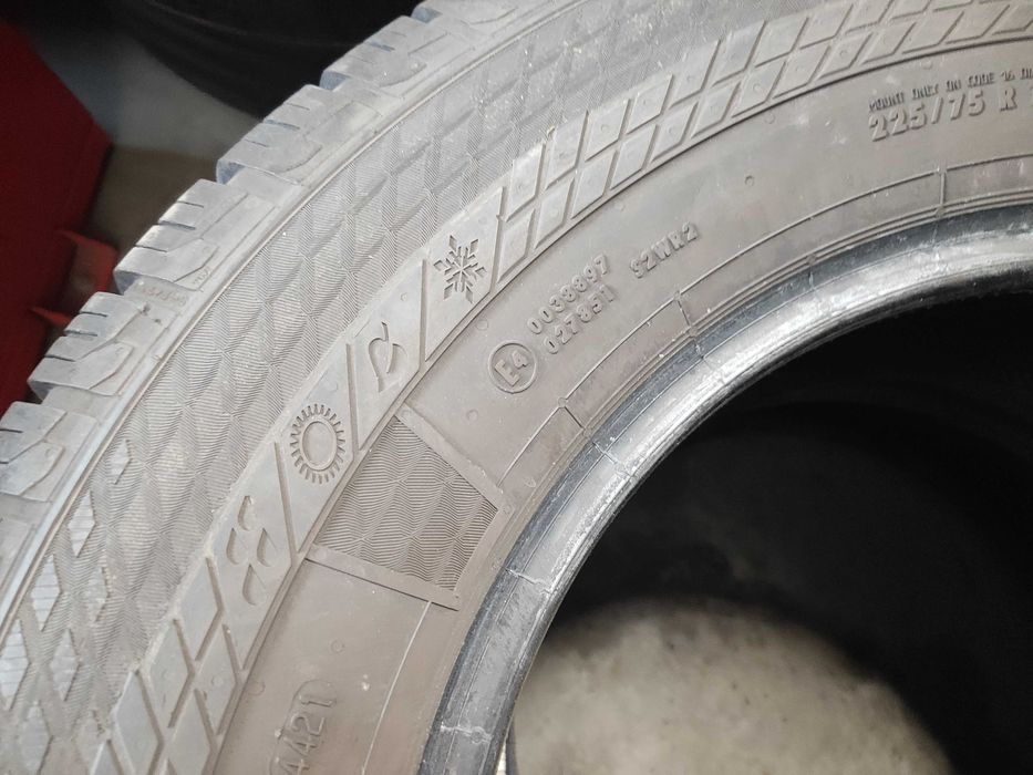2бр.всесезонни гуми 225/75/16C Continental